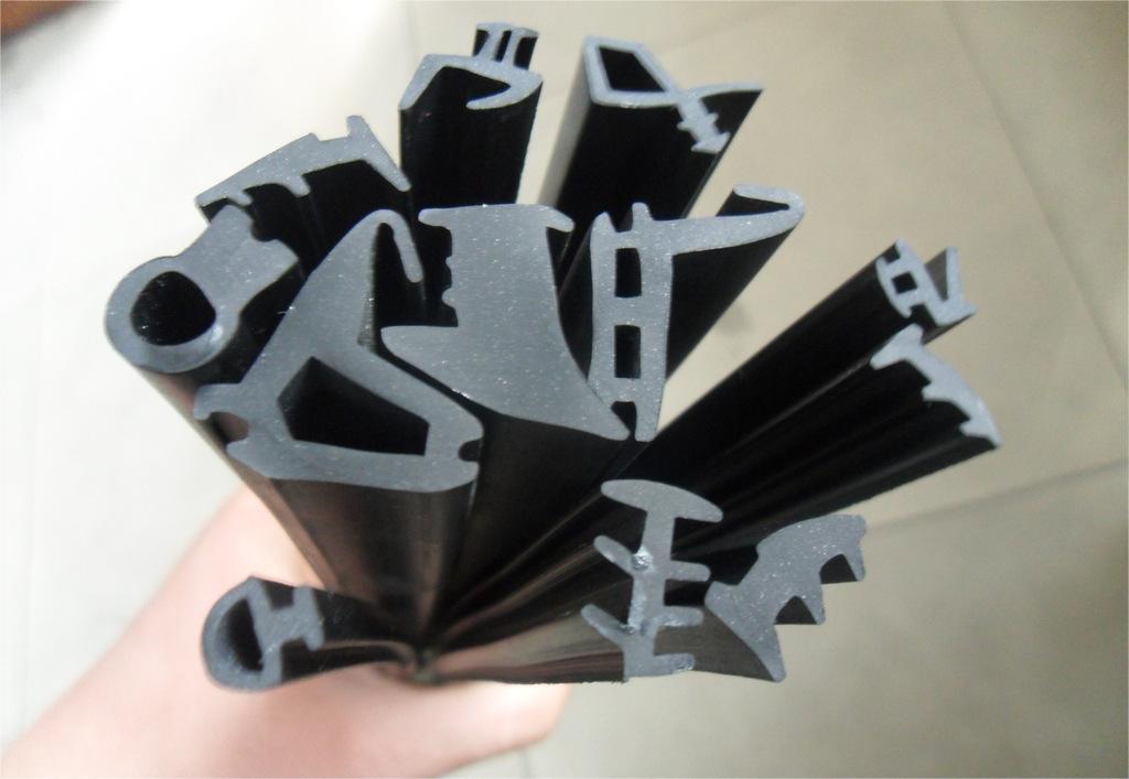 斷橋鋁門窗膠條